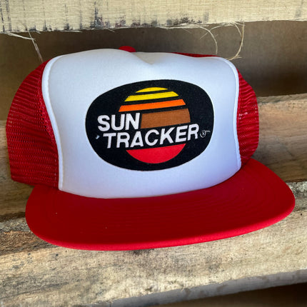 Vintage Sun Tracker Fishing Red Mesh White Crown Snapback Trucker Cap Hat